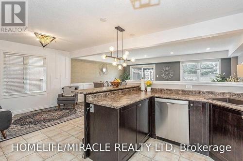 944 Dunblane Court, Kitchener, ON - Indoor Photo Showing Kitchen