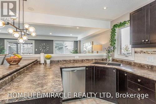 944 Dunblane Court, Kitchener, ON - Indoor Photo Showing Kitchen