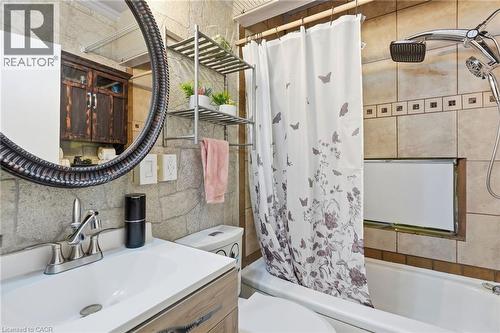 182 Cavell Avenue, Hamilton, ON - Indoor Photo Showing Bathroom