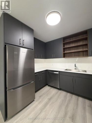 157 Everett Common, St. Catharines, ON - Indoor Photo Showing Kitchen With Double Sink