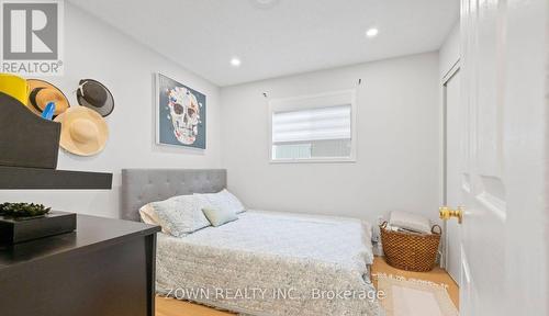 5253 Bushelgrove Circle, Mississauga, ON - Indoor Photo Showing Bedroom