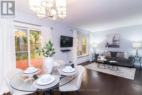 543 Drummerhill Crescent, Waterloo, ON - Indoor Photo Showing Living Room