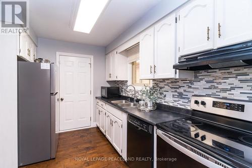 543 Drummerhill Crescent, Waterloo, ON - Indoor Photo Showing Kitchen With Double Sink