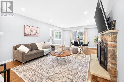 1930 Southampton Court, Ottawa, ON - Indoor Photo Showing Living Room