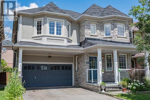 221 WOODSPRING AVENUE  Newmarket, ON L3X 3J4