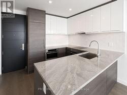 3812 - 488 UNIVERSITY AVENUE Toronto, ON M5G 0C1
