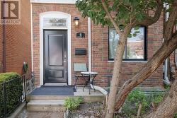 6 LIPPINCOTT ST STREET Toronto, ON M5T 2R5