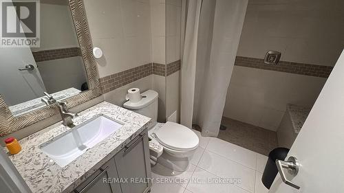 1543 Polesden Drive, Mississauga, ON - Indoor Photo Showing Bathroom