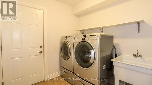2202 Batters Loop, Innisfil, ON - Indoor Photo Showing Laundry Room