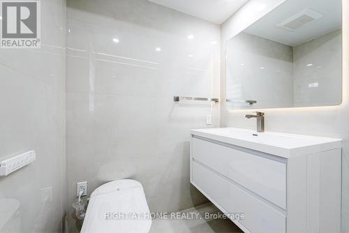 48 Daleside Crescent, Toronto, ON - Indoor Photo Showing Bathroom