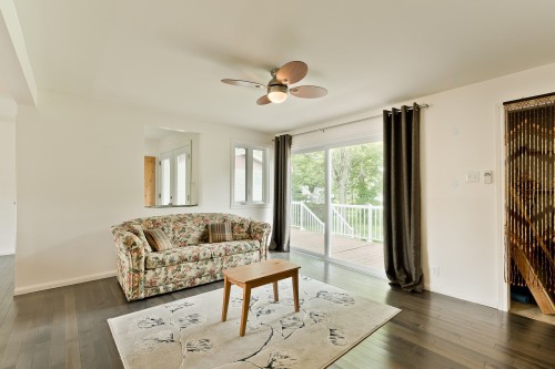 Salon - 244 Rue Larochelle, Val-Des-Sources, QC - Indoor Photo Showing Living Room
