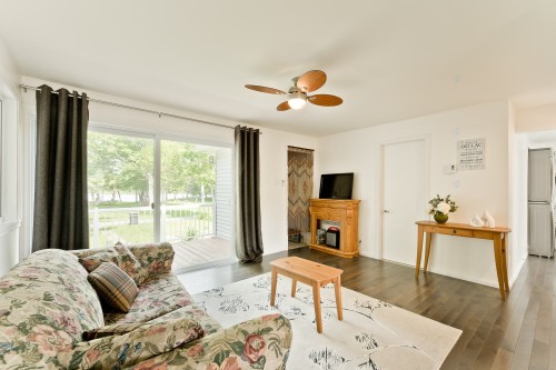 Salon - 244 Rue Larochelle, Val-Des-Sources, QC - Indoor Photo Showing Living Room With Fireplace