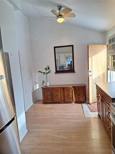 398 St John'S Ave, Winnipeg, MB - Indoor