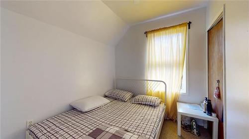 398 St John'S Ave, Winnipeg, MB - Indoor Photo Showing Bedroom