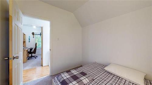 398 St John'S Ave, Winnipeg, MB - Indoor Photo Showing Bedroom