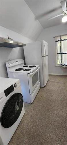 398 St John'S Ave, Winnipeg, MB - Indoor Photo Showing Laundry Room