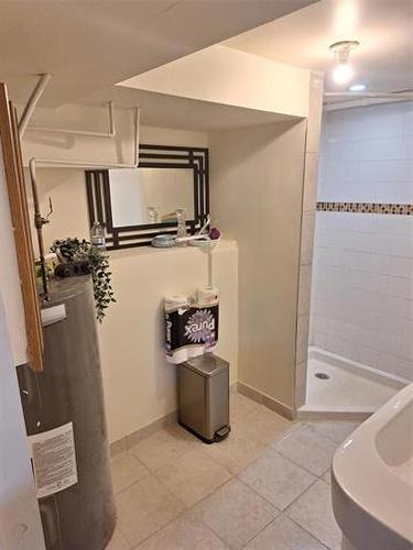 398 St John'S Ave, Winnipeg, MB - Indoor