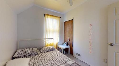 398 St John'S Ave, Winnipeg, MB - Indoor Photo Showing Bedroom