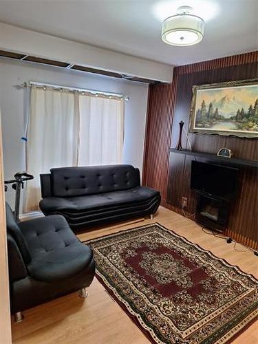 398 St John'S Ave, Winnipeg, MB - Indoor Photo Showing Other Room