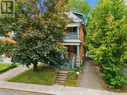 80 FOURTH AVENUE  Ottawa, ON K1S 2L2