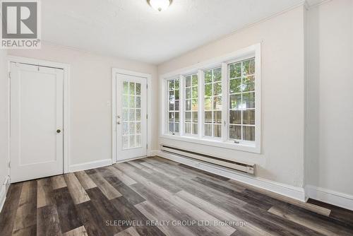 80 Fourth Avenue, Ottawa, ON - Indoor Photo Showing Other Room