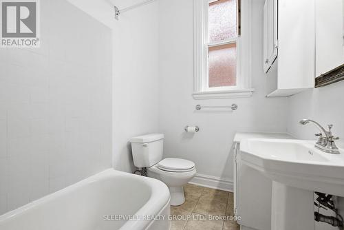 80 Fourth Avenue, Ottawa, ON - Indoor Photo Showing Bathroom