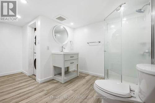 80 Fourth Avenue, Ottawa, ON - Indoor Photo Showing Bathroom