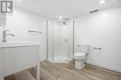 80 Fourth Avenue, Ottawa, ON - Indoor Photo Showing Bathroom