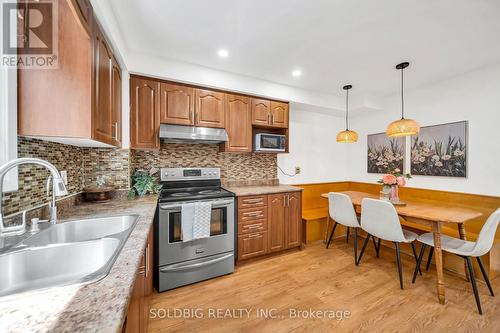 76 Banting Crescent, Brampton, ON - Indoor Photo Showing Kitchen With Double Sink With Upgraded Kitchen