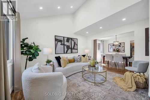 76 Banting Crescent, Brampton, ON - Indoor Photo Showing Living Room