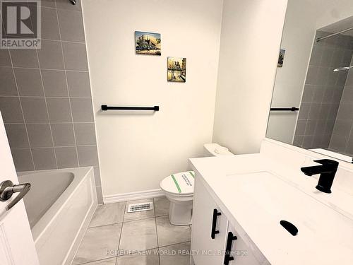 966 Cormorant Path, Pickering, ON - Indoor Photo Showing Bathroom