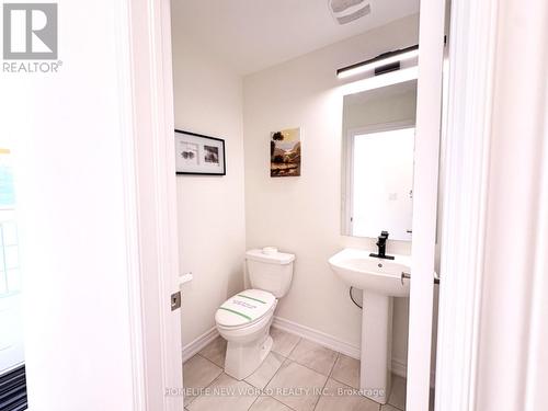 966 Cormorant Path, Pickering, ON - Indoor Photo Showing Bathroom