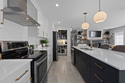 Cuisine - 201-426 Rue Main, Hudson, QC - Indoor Photo Showing Kitchen With Double Sink