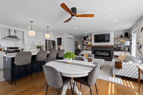 Salle à manger - 201-426 Rue Main, Hudson, QC - Indoor Photo Showing Dining Room With Fireplace