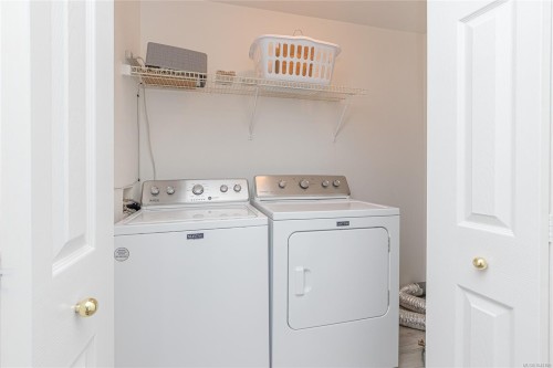 #202-9844 Croft St, Chemainus, BC - Indoor Photo Showing Laundry Room