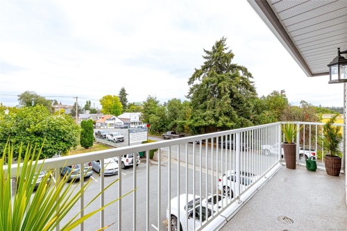 #202-9844 Croft St, Chemainus, BC - Outdoor With Balcony With Exterior