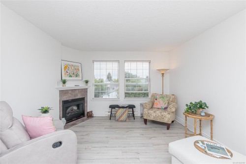 #202-9844 Croft St, Chemainus, BC - Indoor Photo Showing Living Room With Fireplace