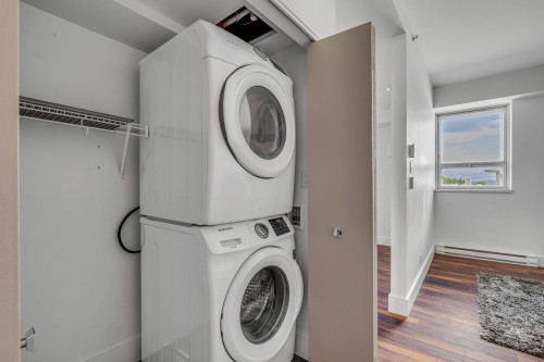 Passageway - 422-850 Av. De Vimy, Québec (La Cité-Limoilou), QC - Indoor Photo Showing Laundry Room