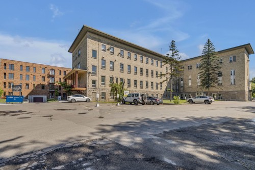 Back of Structure - 422-850 Av. De Vimy, Québec (La Cité-Limoilou), QC - Outdoor With Facade
