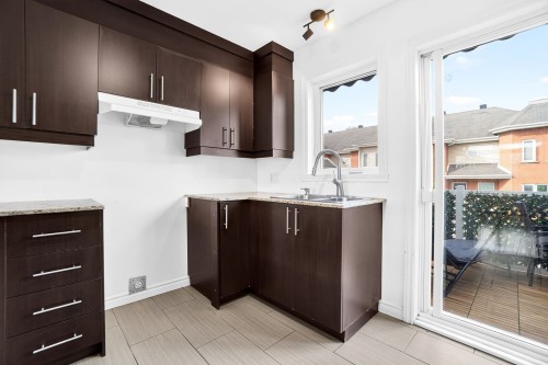 Cuisine - 53 Rue Beaudry N., Joliette, QC - Indoor Photo Showing Kitchen With Double Sink