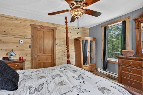 Chambre à coucher - 560 Ch. Tétreault, Westbury, QC - Indoor Photo Showing Bedroom