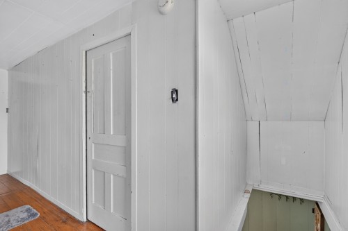 Hall d'entrée/Vestibule - 560 Ch. Tétreault, Westbury, QC - Indoor Photo Showing Other Room
