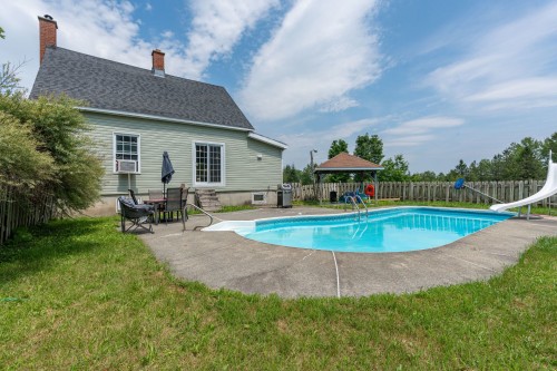 Piscine - 560 Ch. Tétreault, Westbury, QC - Outdoor With In Ground Pool