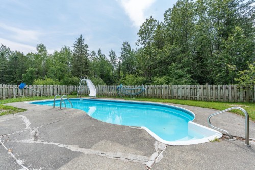 Piscine - 560 Ch. Tétreault, Westbury, QC - Outdoor With In Ground Pool With Backyard