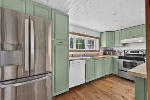 Cuisine - 560 Ch. Tétreault, Westbury, QC - Indoor Photo Showing Kitchen With Upgraded Kitchen