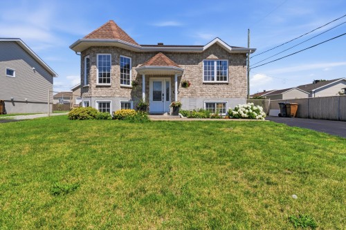 341 Rue des Cerisiers  Sainte-Marthe-Sur-Le-Lac, QC J0N 1P0