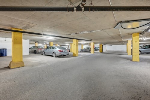 Stationnement - 204-5150 Av. Macdonald, Côte-Saint-Luc, QC - Indoor Photo Showing Garage