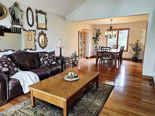 106 River Dr, Selkirk, MB - Indoor