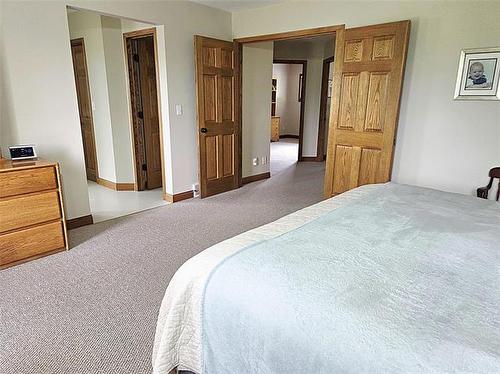 106 River Dr, Selkirk, MB - Indoor Photo Showing Bedroom