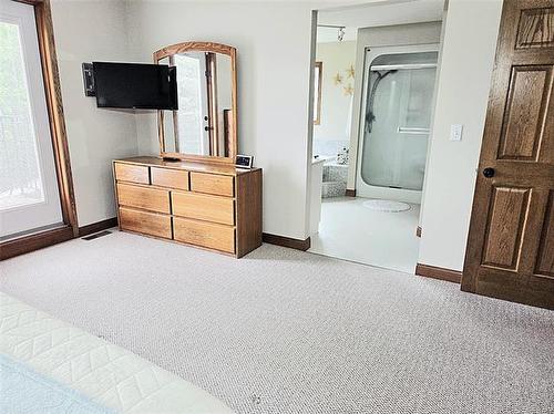 106 River Dr, Selkirk, MB - Indoor
